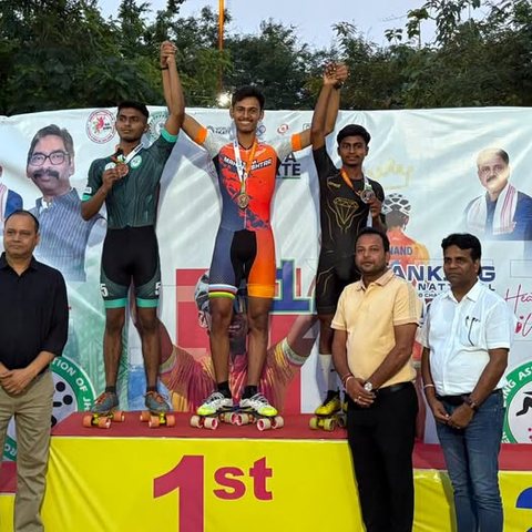 Podium photo of Dhanbad skaters with medals at the 12th National Ranking championship, photo 1